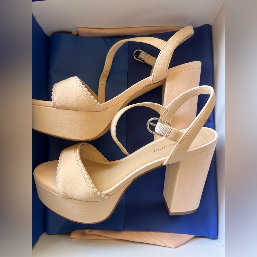 Stuart weizman blush pink platform sandals with pearls
Size 7